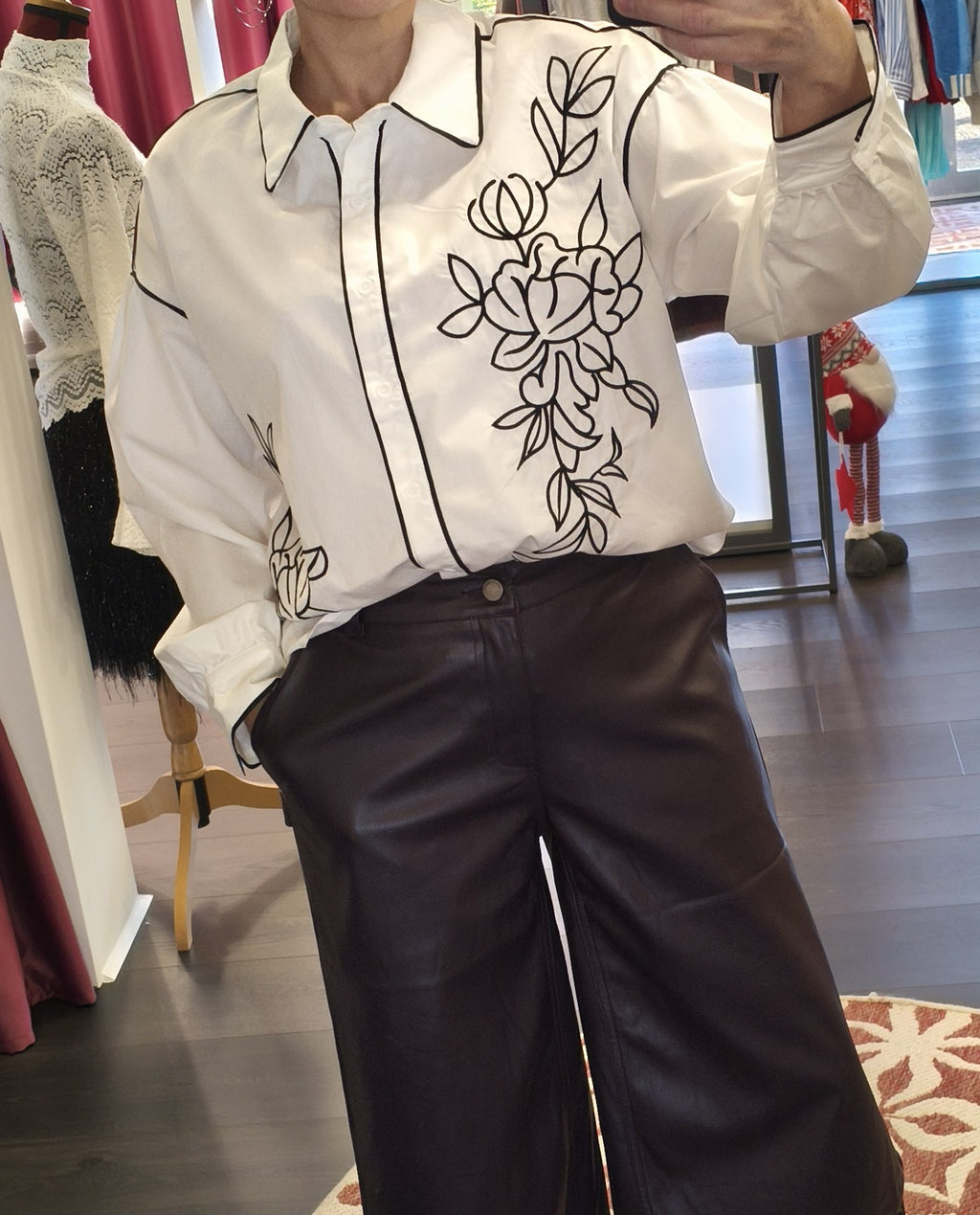 Chemise brodée fleur
