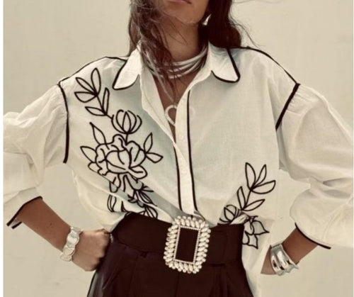 Chemise brodée fleur