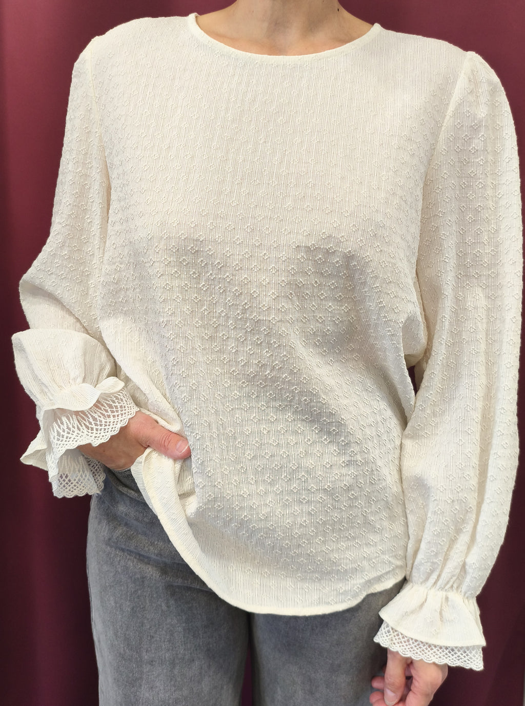 Blouse blanche à manchette dentelles