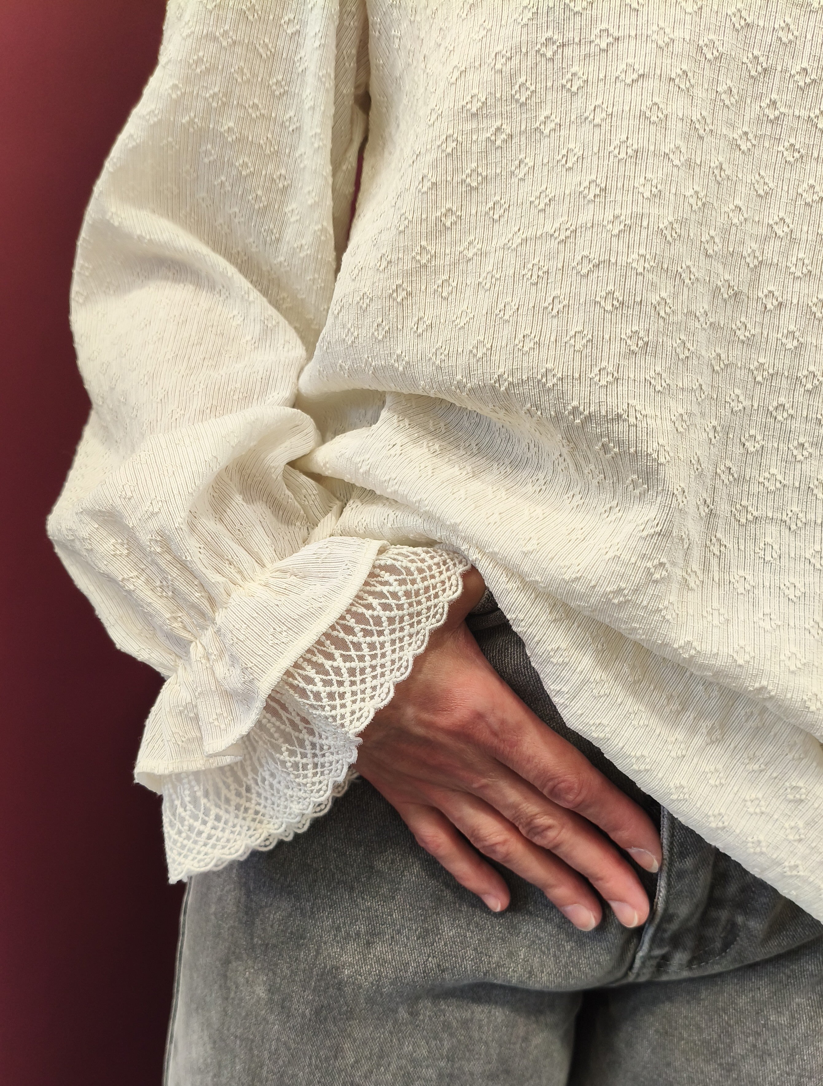 Blouse blanche à manchette dentelles