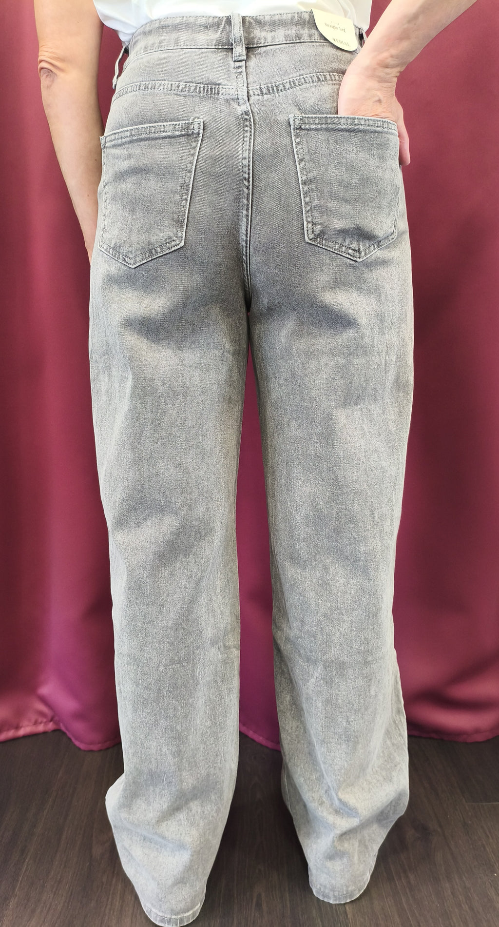 Jeans gris à ceinture asymétrique