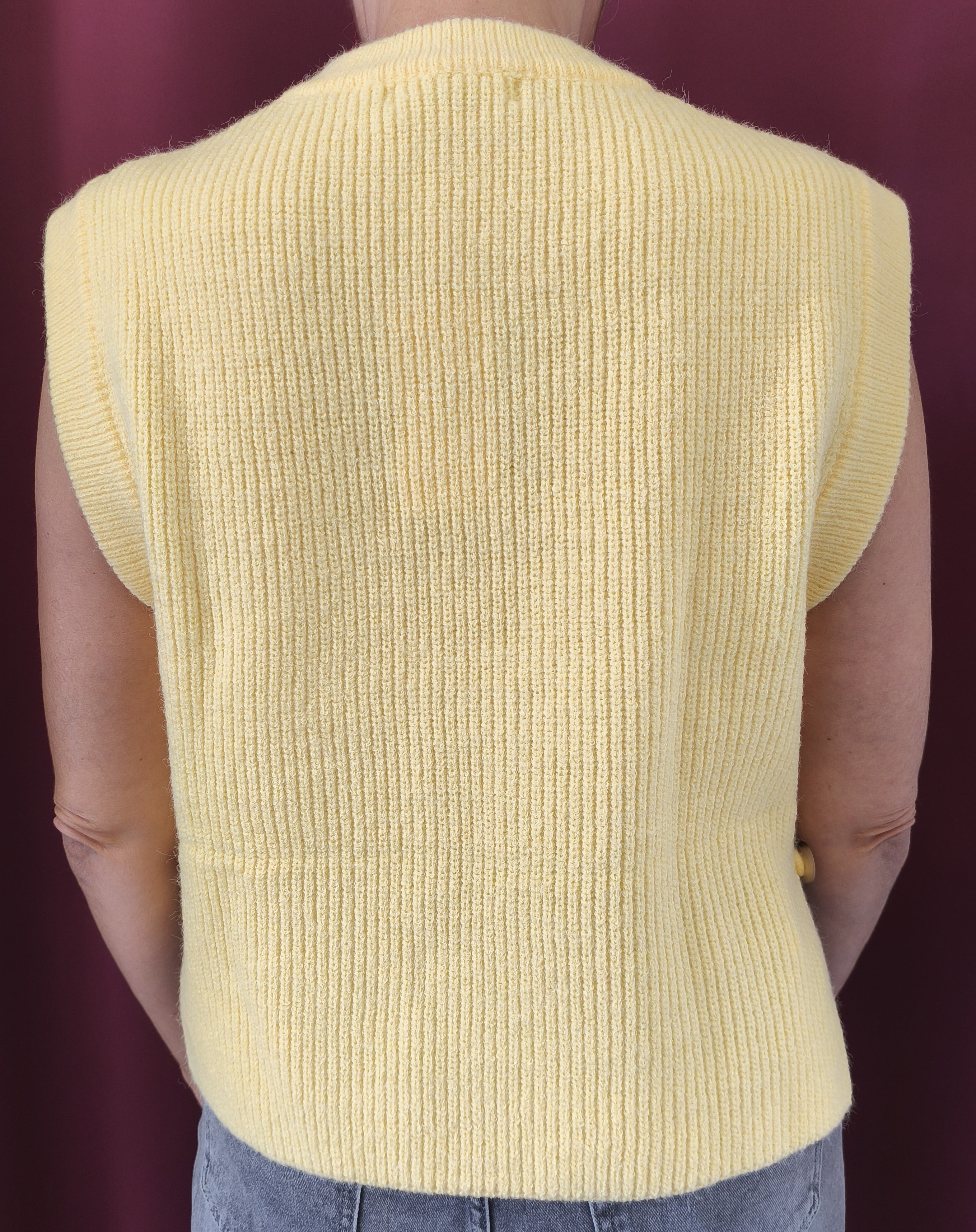 Pull sans manches jaune