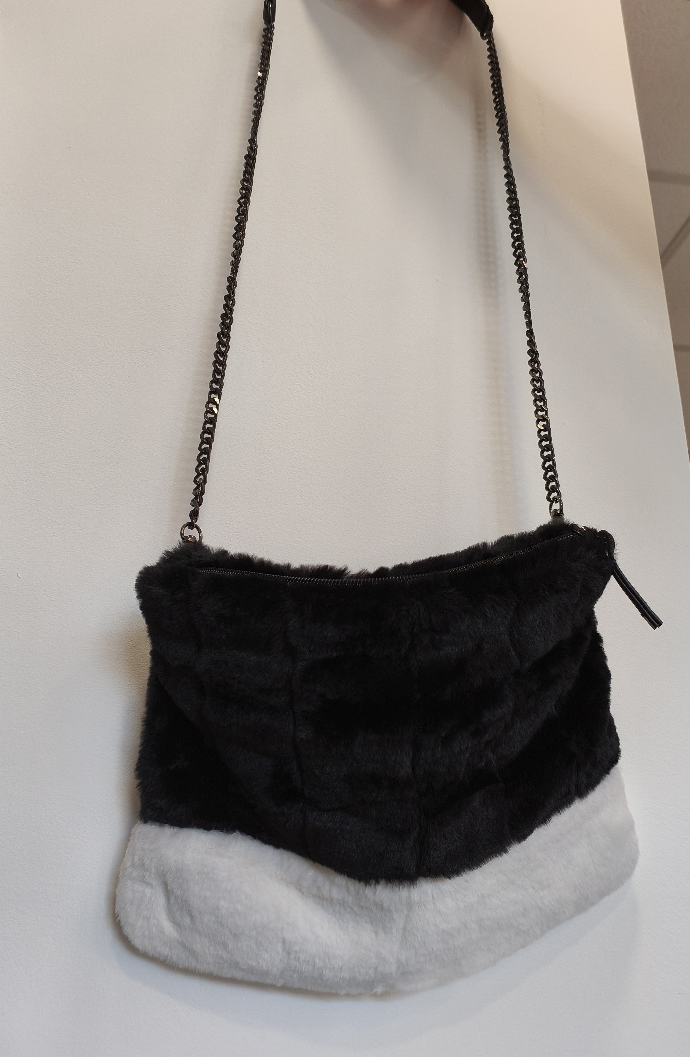 Sac fausse fourrure noir et blanc